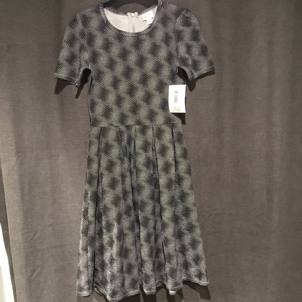 LuLaRoe black and white Amelia. BNWT. XS.